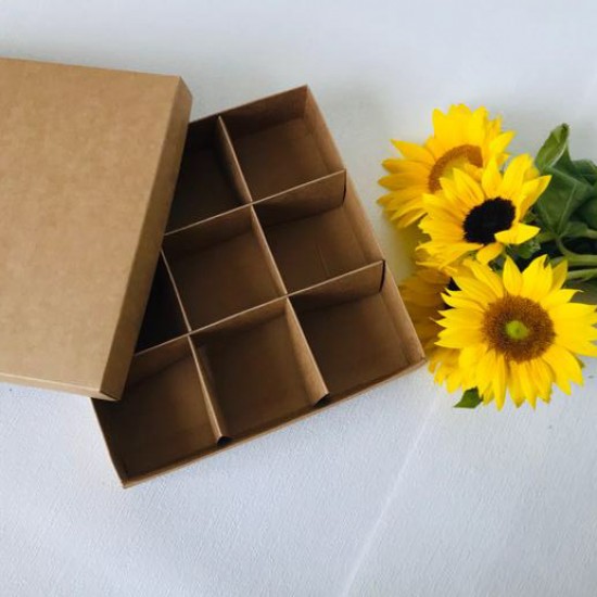 20x20x5 Karton Kutu (9 Bölmeli) 20x20x5 Karton Kutu (9 Bölmeli)