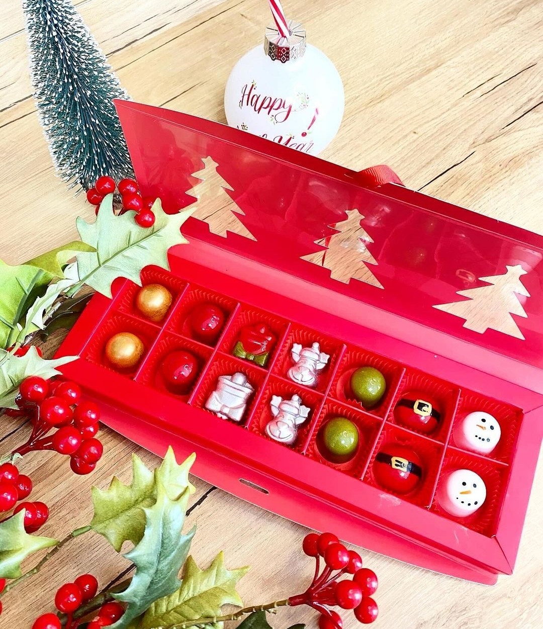 14 Bölmeli Çikolata-Bonbon Kutusu-Yılbaşı — galeri görseli