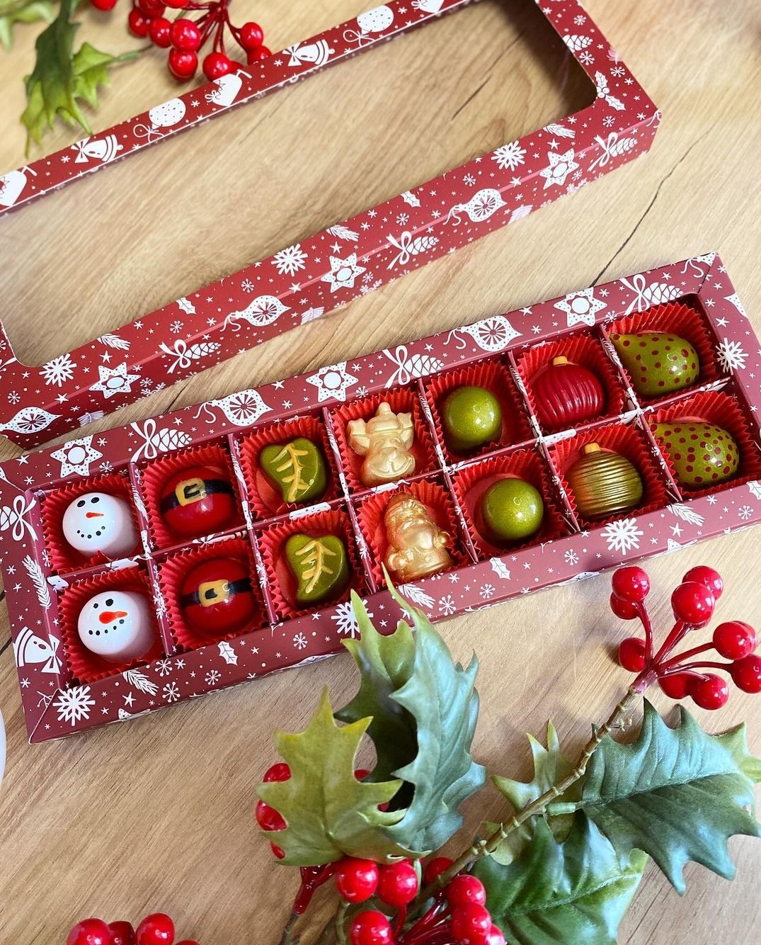 14 Bölmeli Pencereli Çikolata-Bonbon Kutusu — galeri görseli
