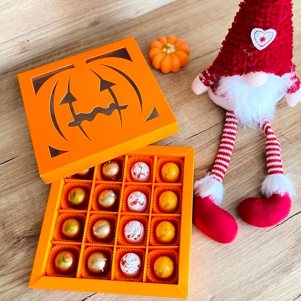 16 Bölmeli Bal Kabağı Tasarım Bonbon Çikolata Kutusu-Halloween — galeri görseli