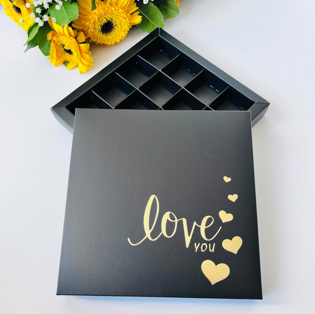 16 Bölmeli Bonbon Çikolata Kutusu Gold Yaldız-Love — galeri görseli