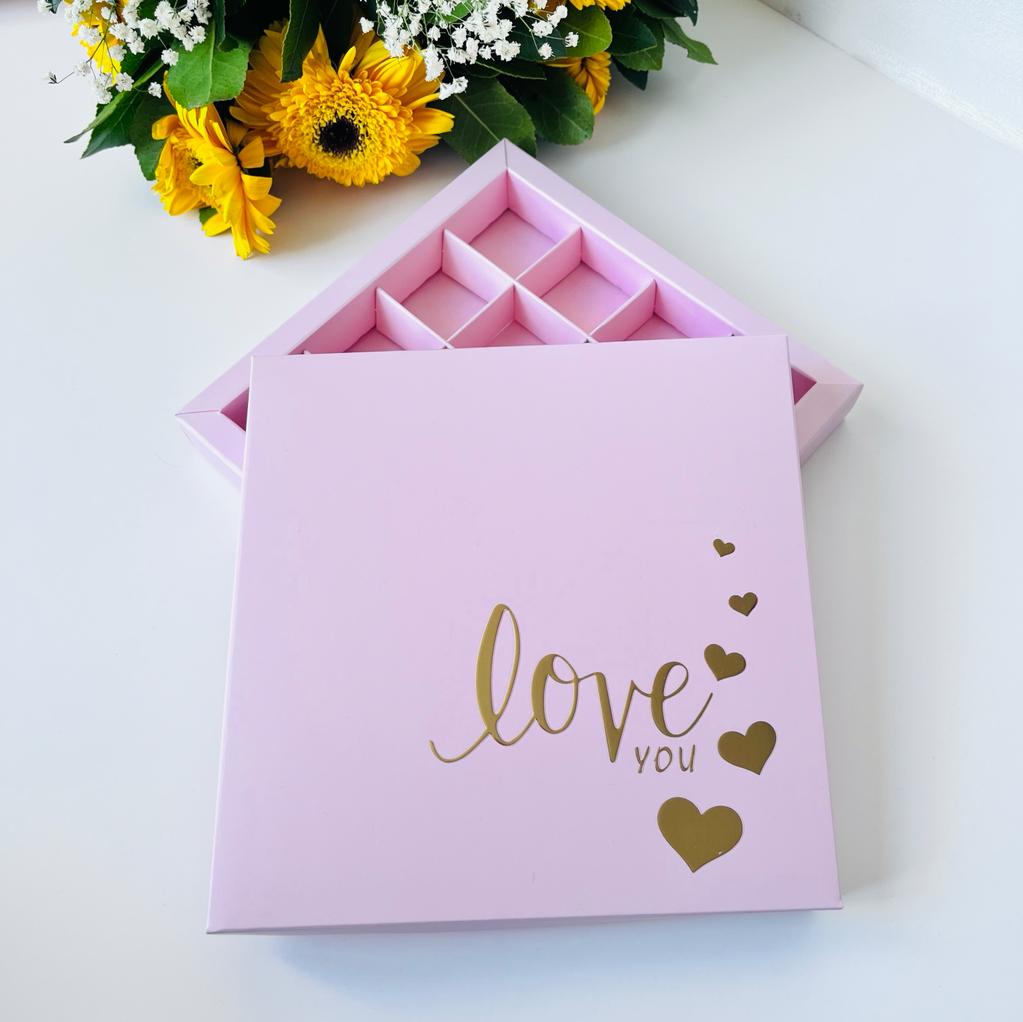 16 Bölmeli Bonbon Çikolata Kutusu Gold Yaldız-Love — galeri görseli
