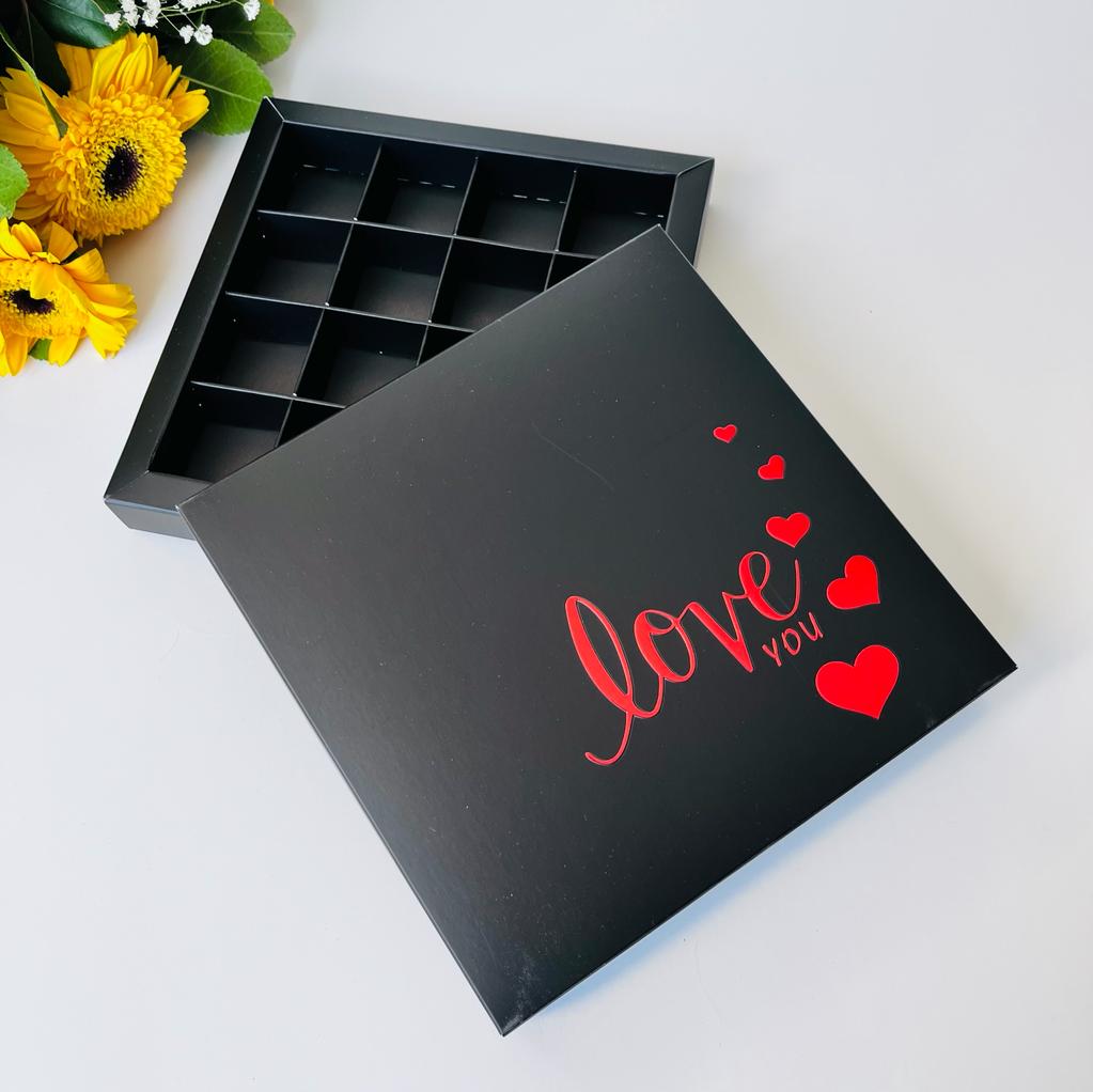 16 Bölmeli Bonbon Çikolata Kutusu Kırmızı Yaldız Love — ürün görseli