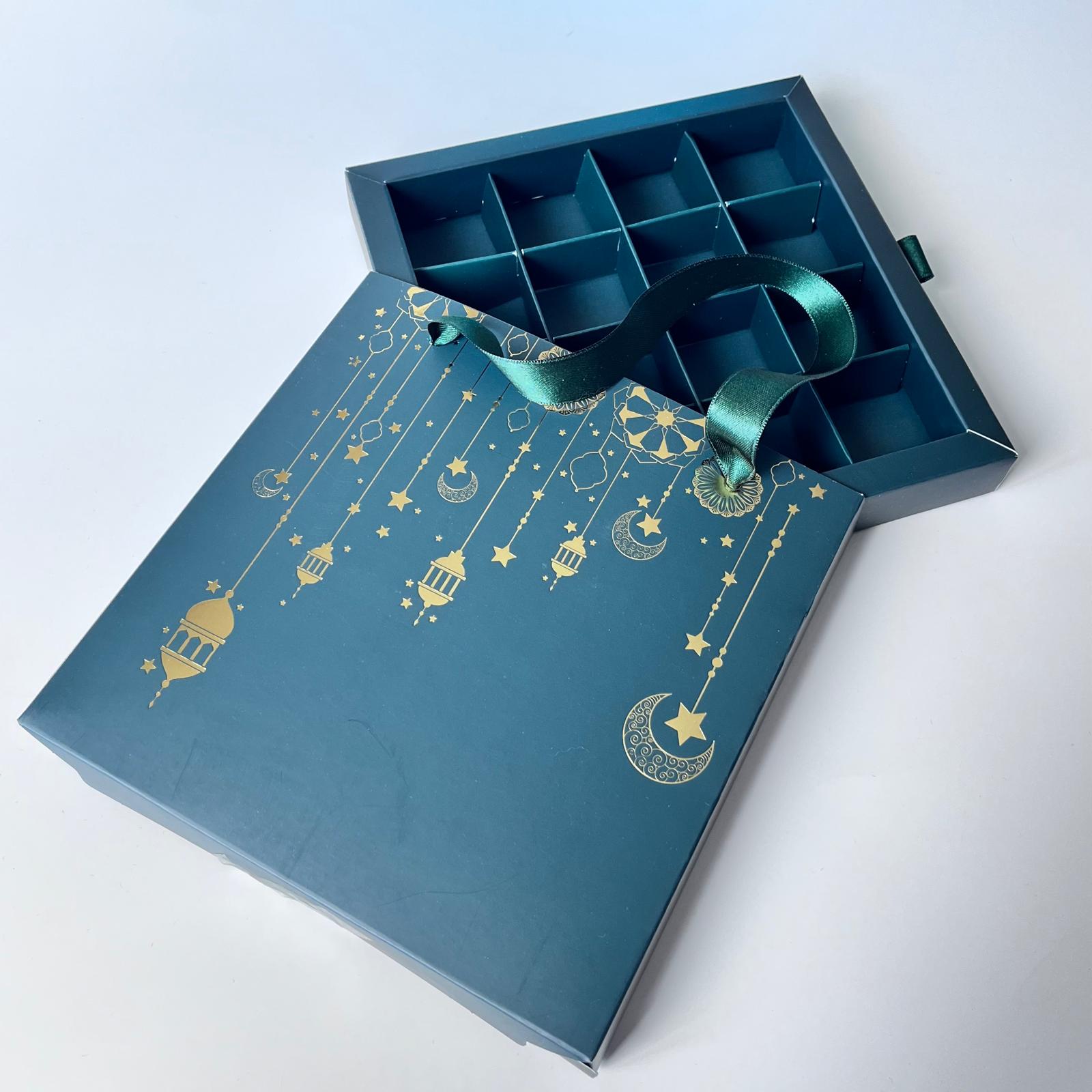 16 Bölmeli Çanta Model Çikolata Kutusu Gold Yaldız Ramazan Temalı — galeri görseli