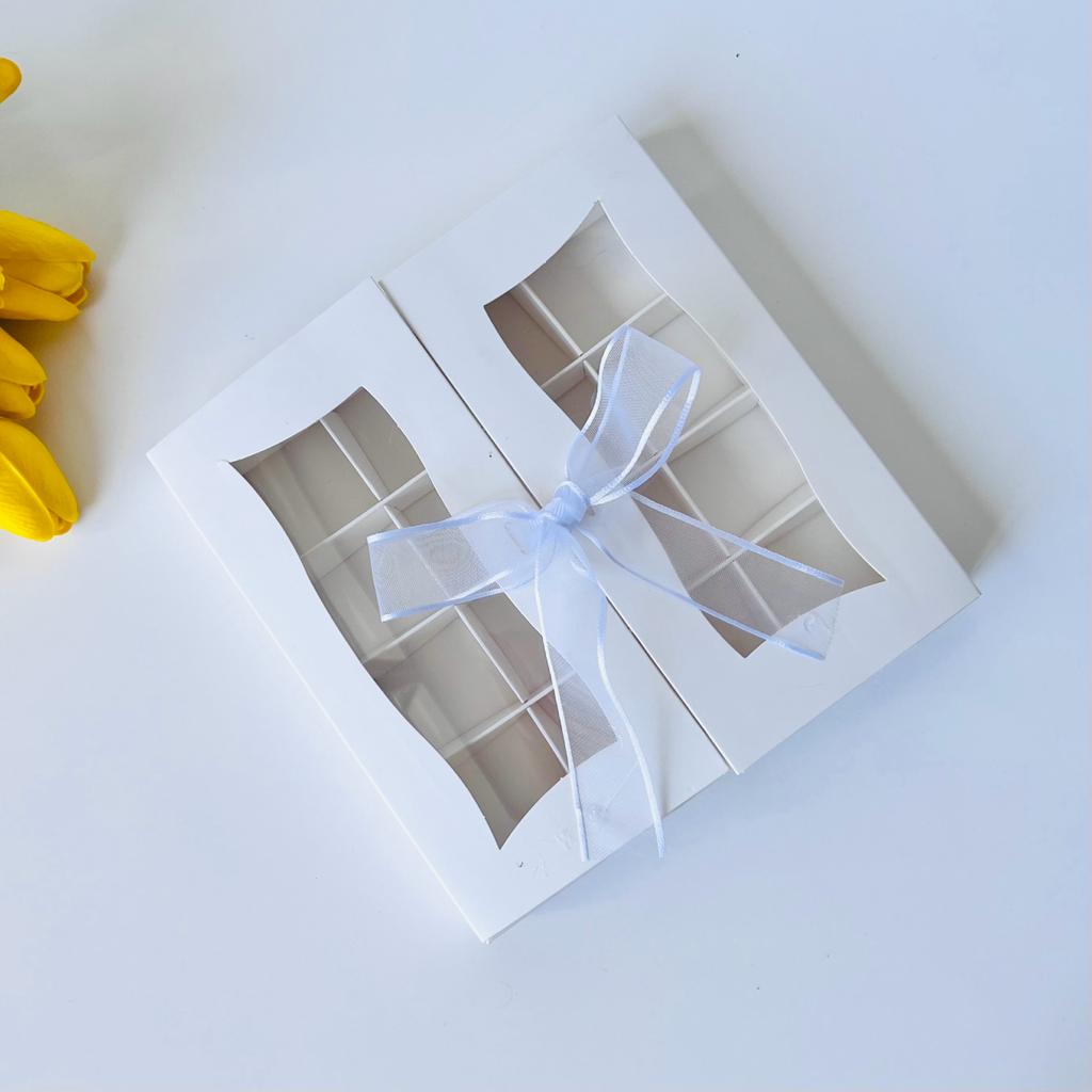 16 Bölmeli Çift Pencereli-Kurdeleli, Special-Bonbon Çikolata Kutusu — galeri görseli