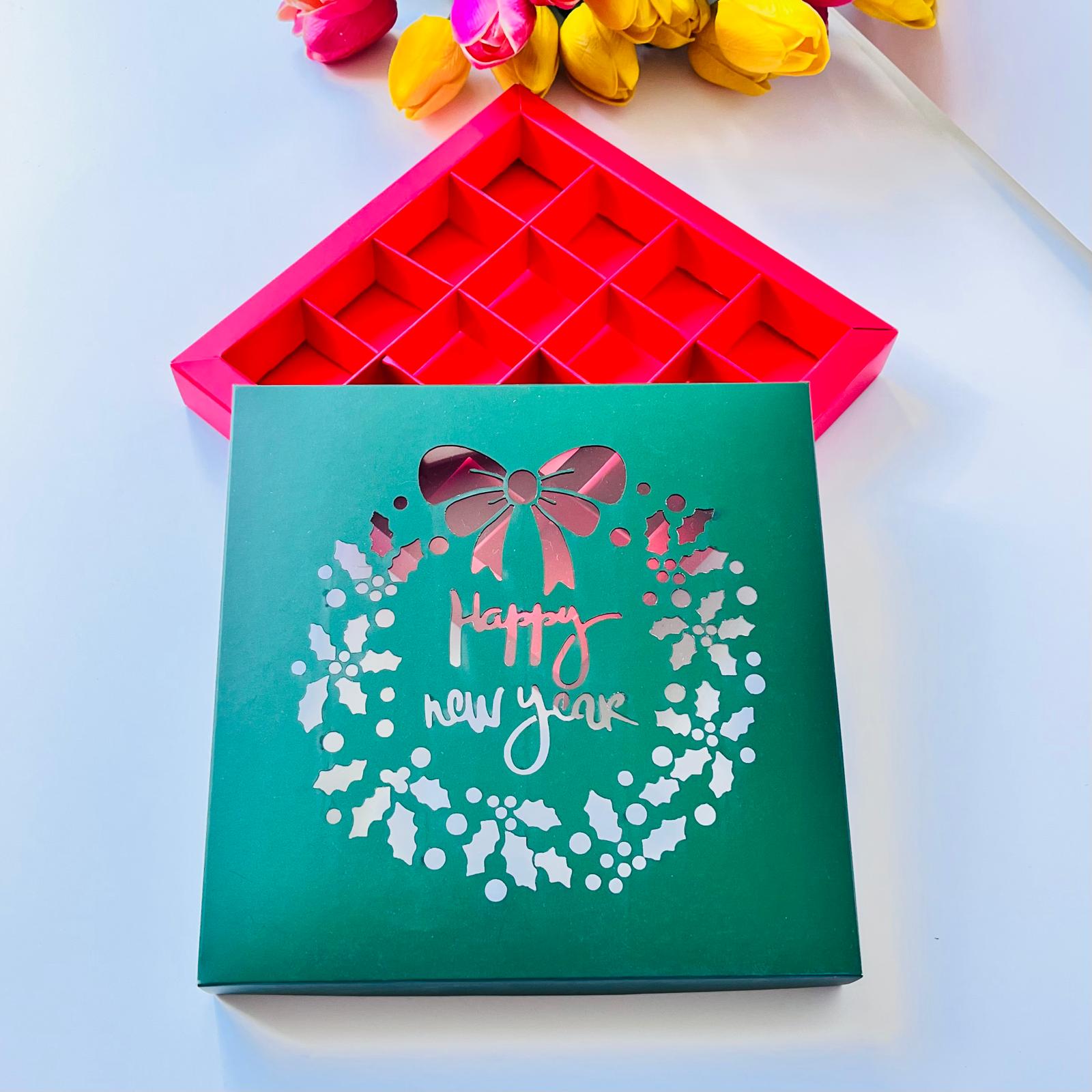 16 Bölmeli Çikolata-Bonbon Kutusu Happy New Year — galeri görseli