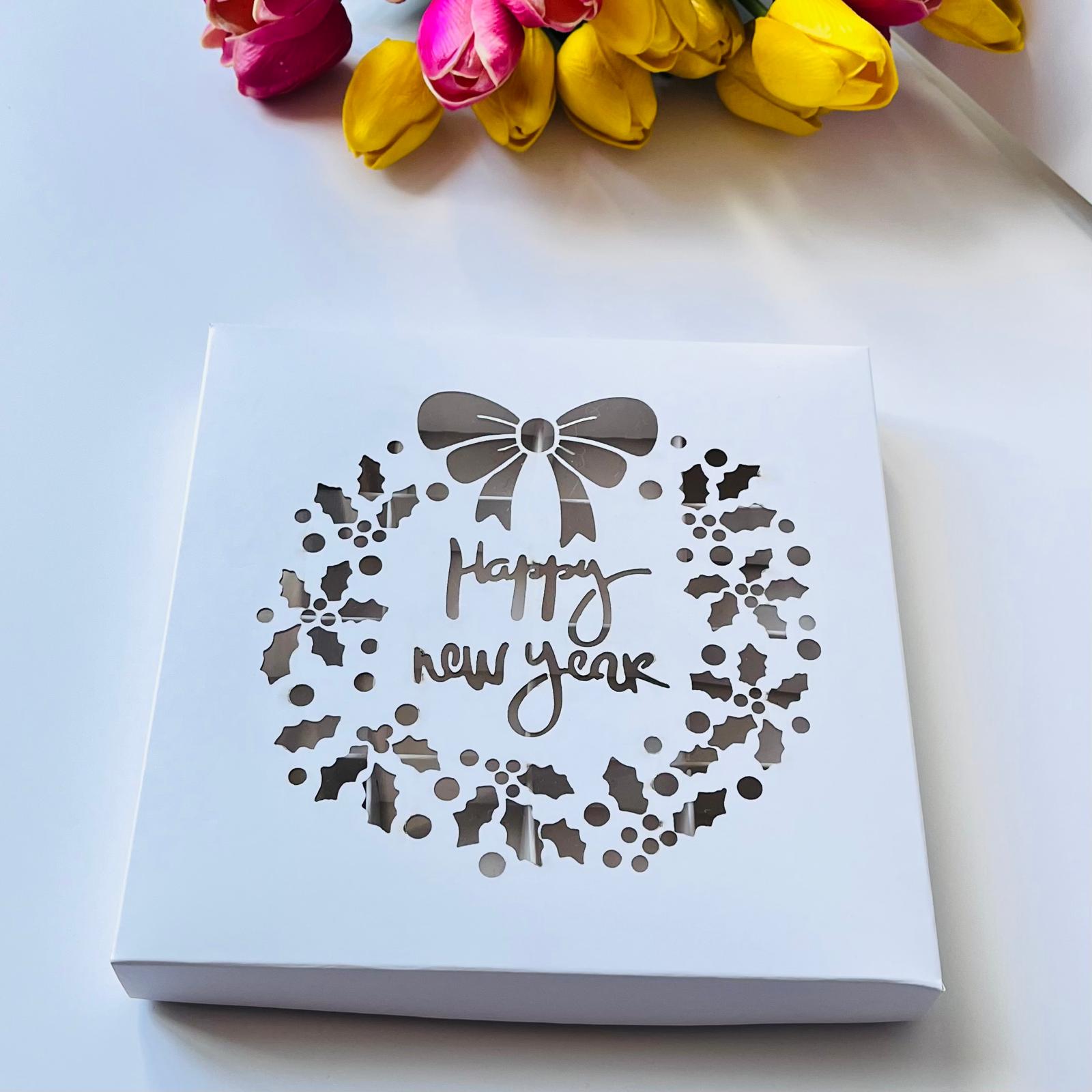 16 Bölmeli Çikolata-Bonbon Kutusu Happy New Year — galeri görseli