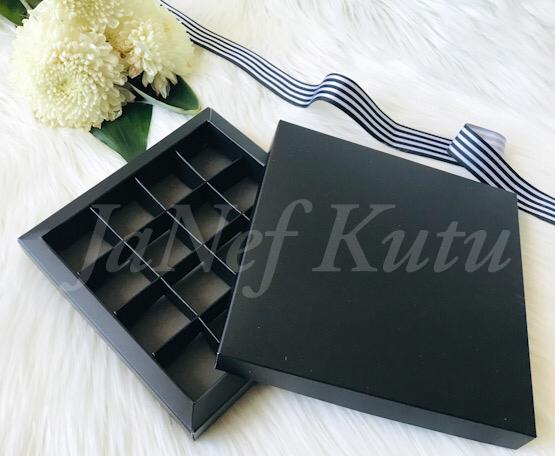 16 Bölmeli Karton Bonbon Çikolata Kutusu — ürün görseli