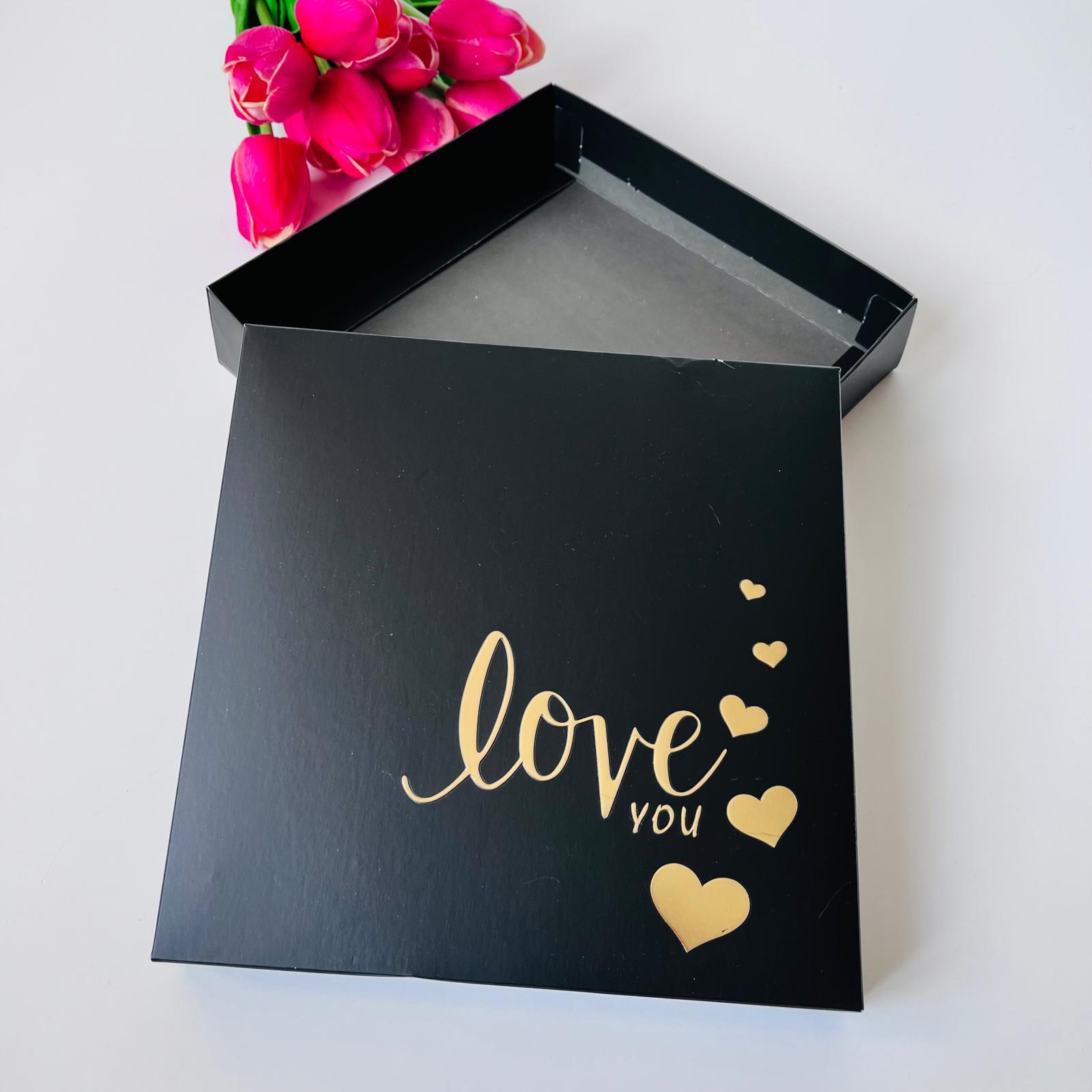 18x18x4 Gold Yaldız Love Baskılı Karton Kutu — ürün görseli