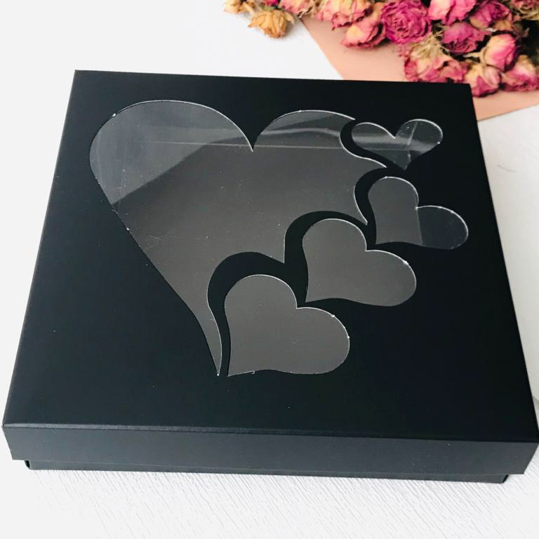 18x18x4 Karton Kalp Tasarım Kutu — galeri görseli