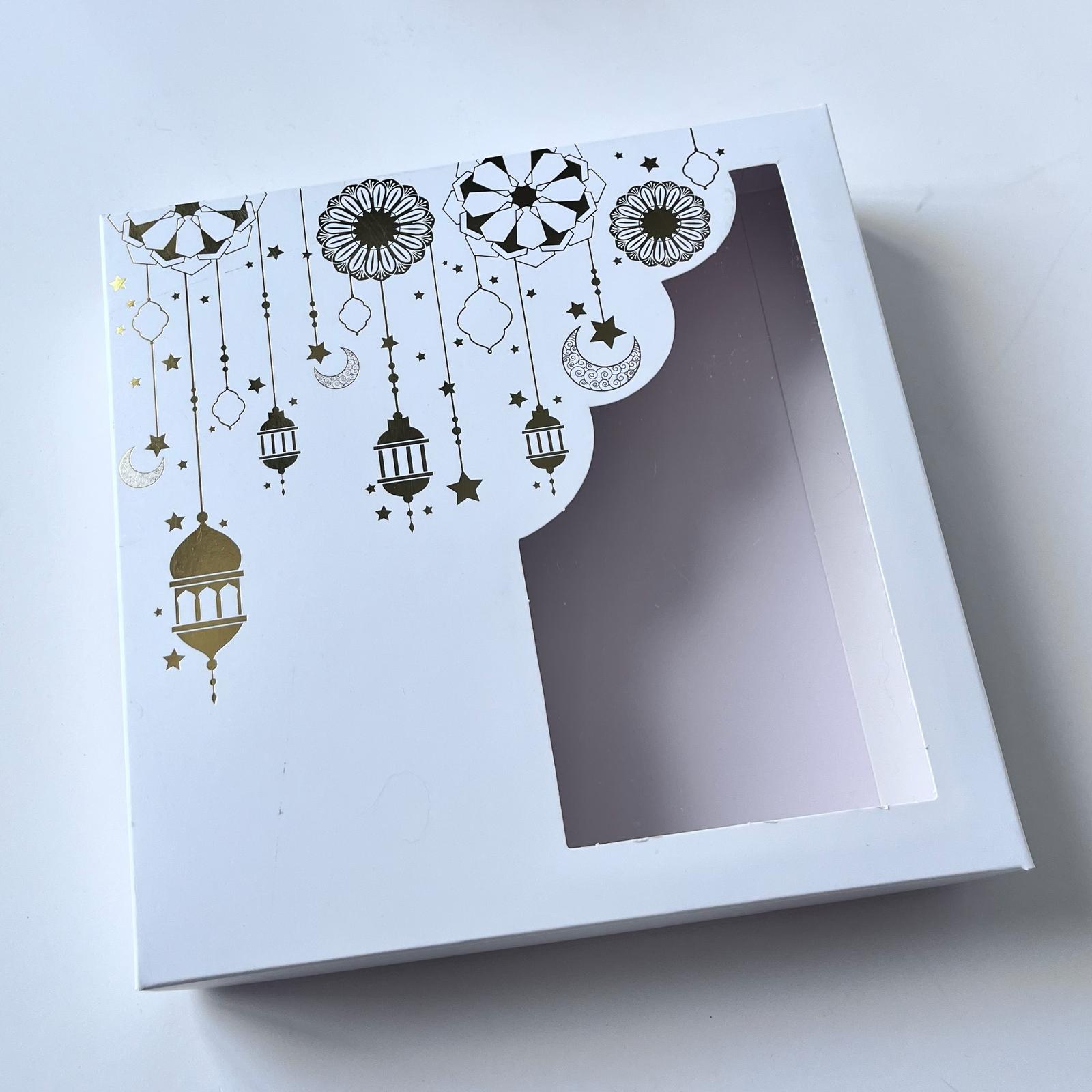 21x21x4 Pencereli Gold Yaldız Ramazan Desen Baskılı Karton Kutu — galeri görseli