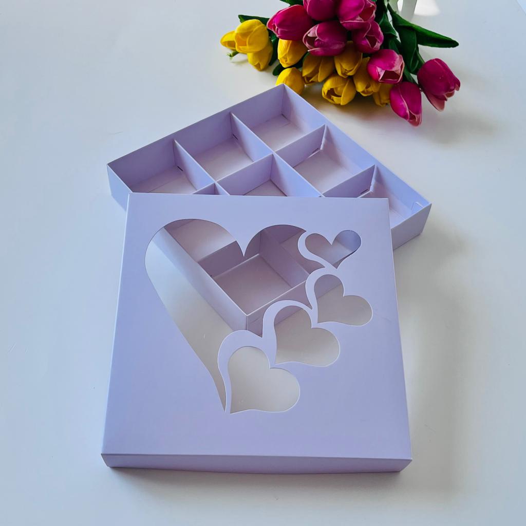 21x21x4 Pencereli Kalp Tasarım Karton Kutu (9 Bölmeli) — galeri görseli