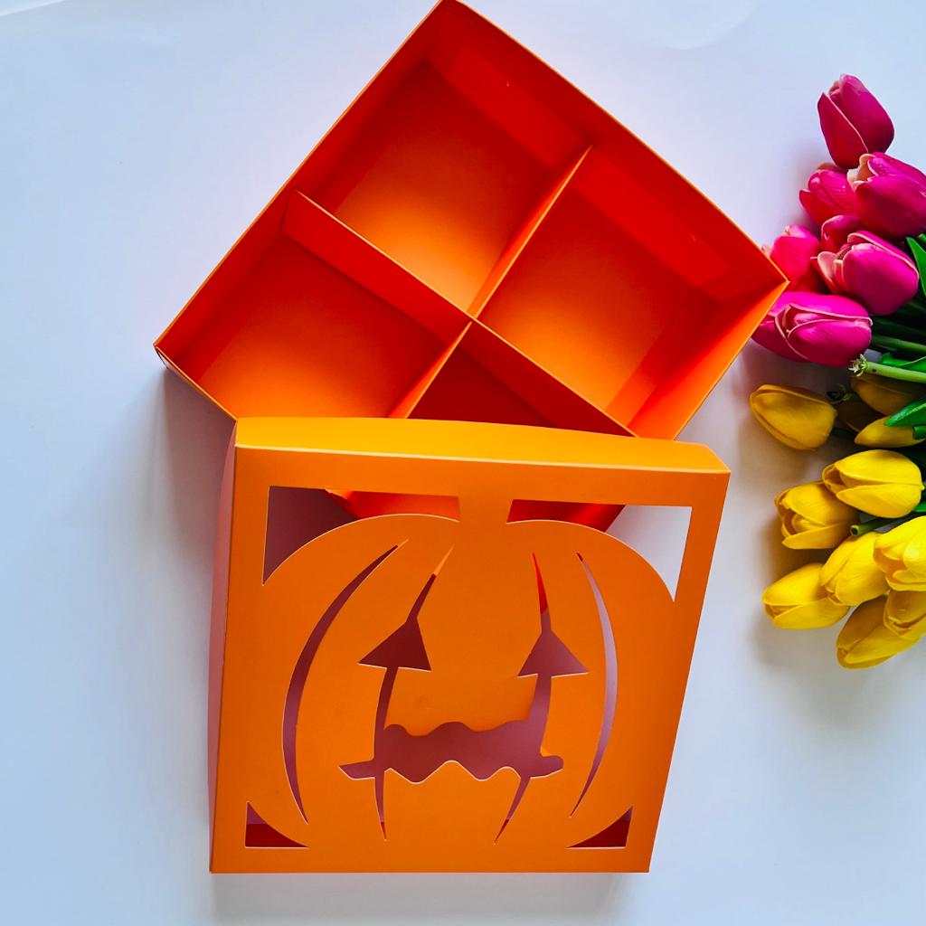 21x21x8 Bal Kabağı Tasarım Halloween Karton Kutu 4 Bölmeli — galeri görseli