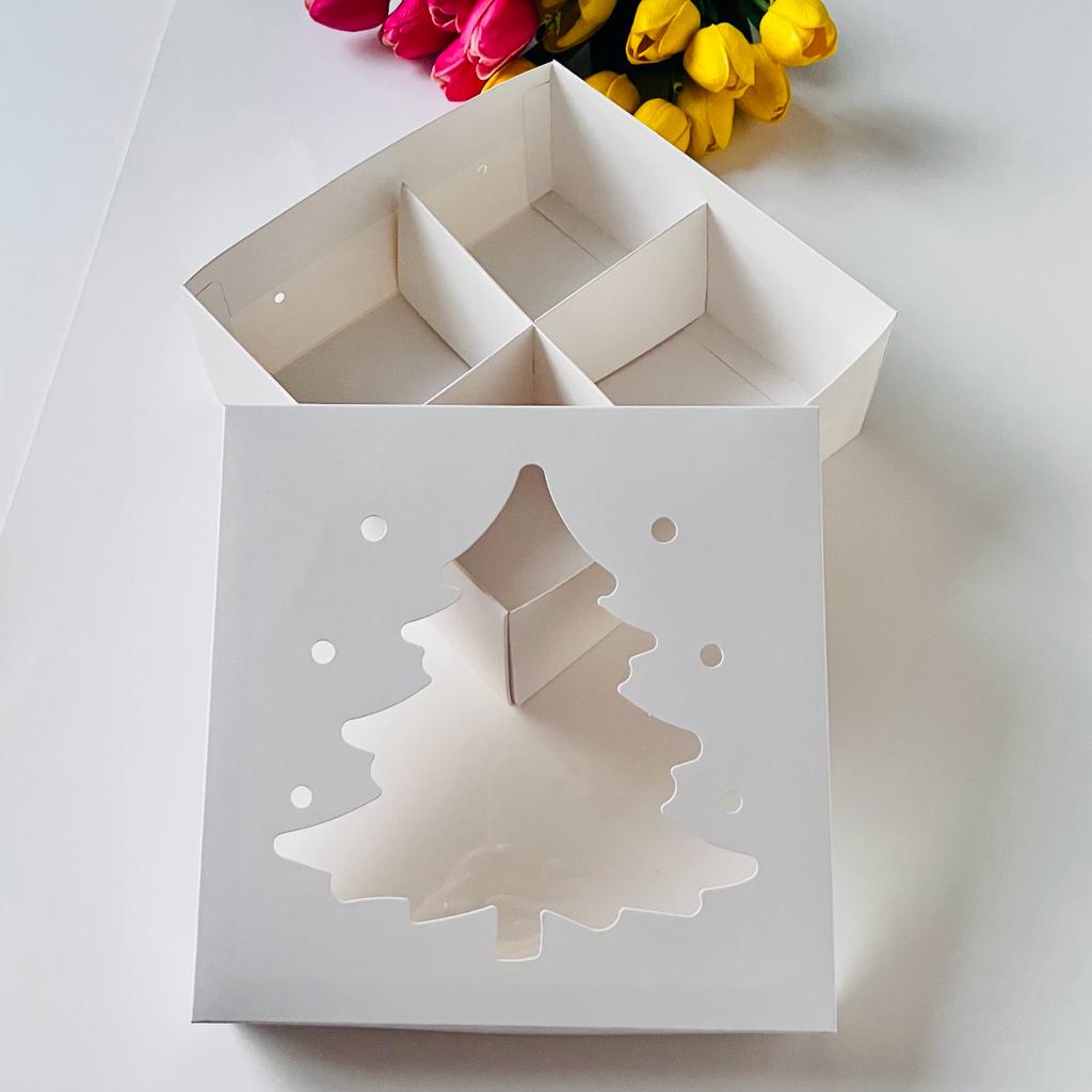 21x21x8 Çam Ağacı Tasarım Karton Kutu-4 Bölmeli — galeri görseli