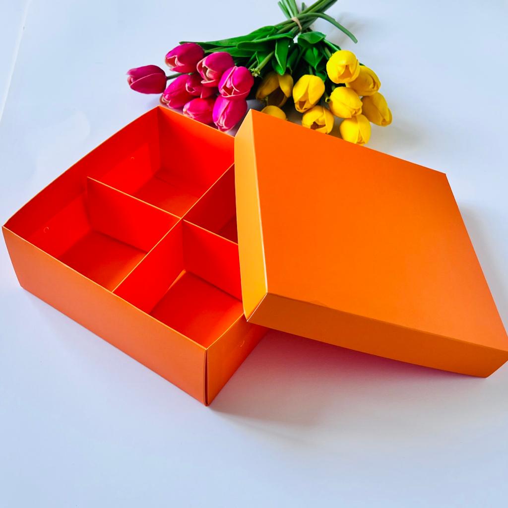 21x21x8 Karton Kutu 4 Bölmeli — galeri görseli