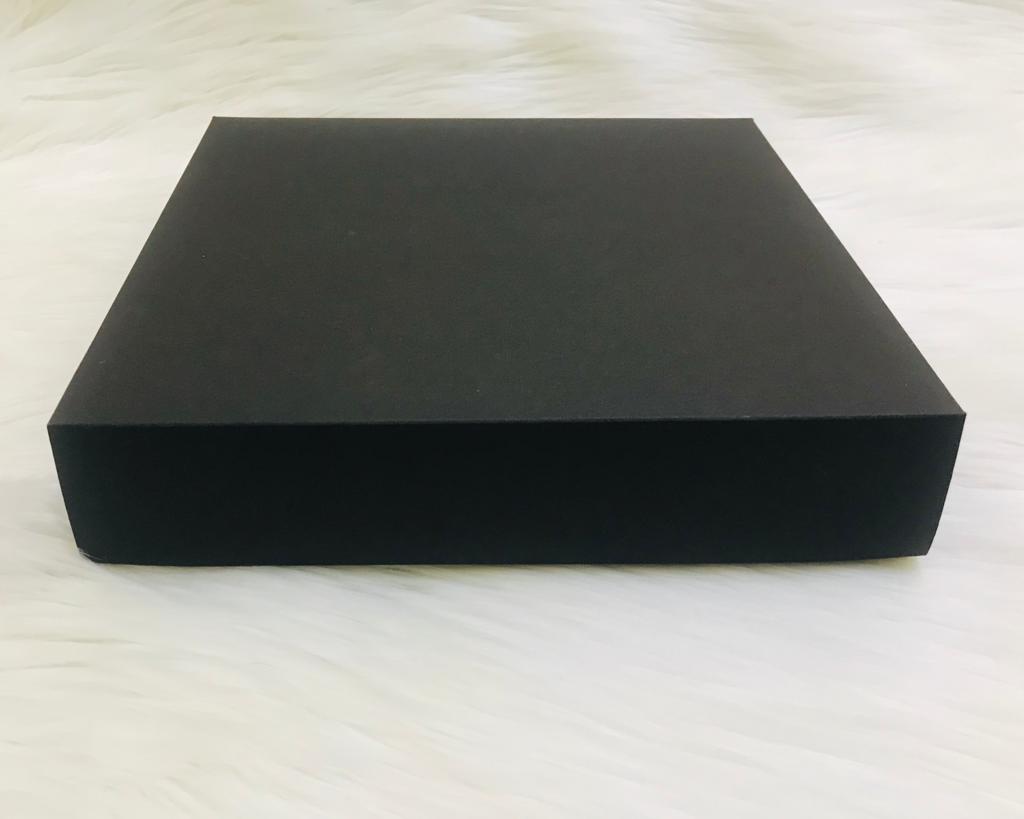 25x25x5 Karton Kutu — galeri görseli