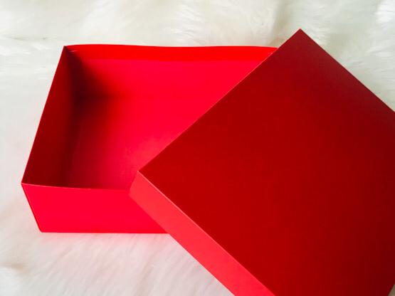 25x30x9 Karton Kutu Yılbaşı Desen — galeri görseli