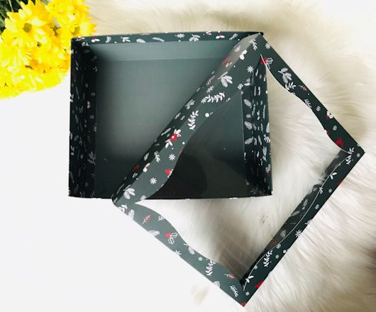 25x30x9 Pencereli Karton Kutu Yılbaşı Desen — galeri görseli