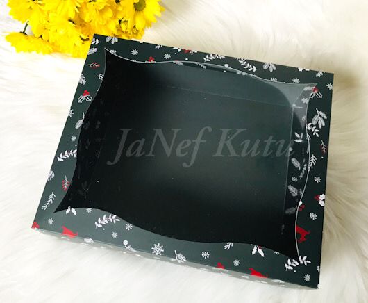 25x30x9 Pencereli Karton Kutu Yılbaşı Desen — galeri görseli