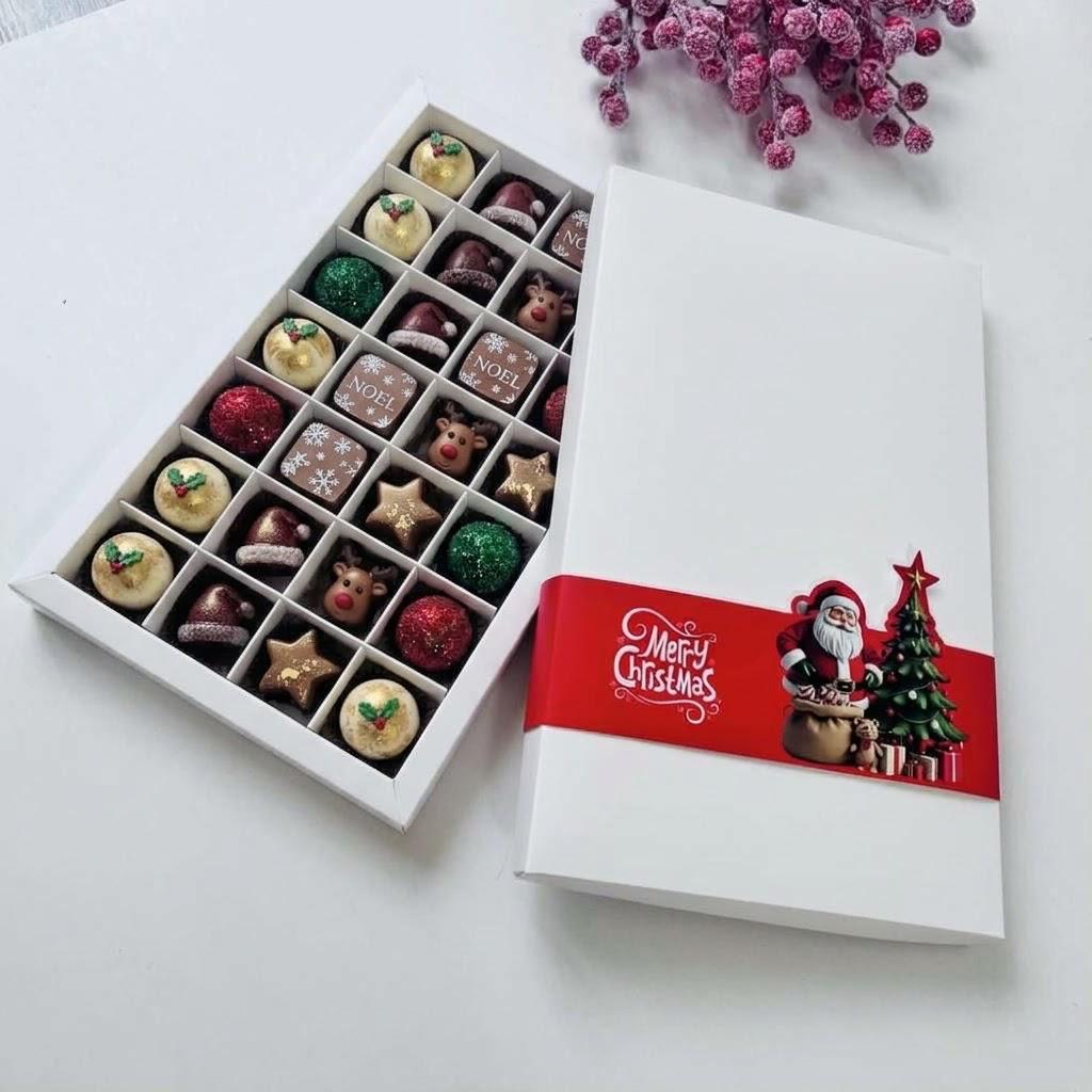 28 Bölmeli Bonbon Çikolata Kutusu - Yılbaşı Şeritli Noel Baba — galeri görseli