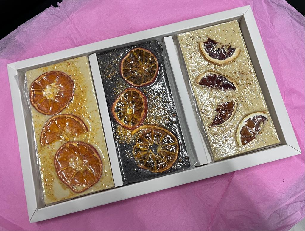 3 Bölmeli Sürgülü Tablet Çikolata Kutusu — galeri görseli