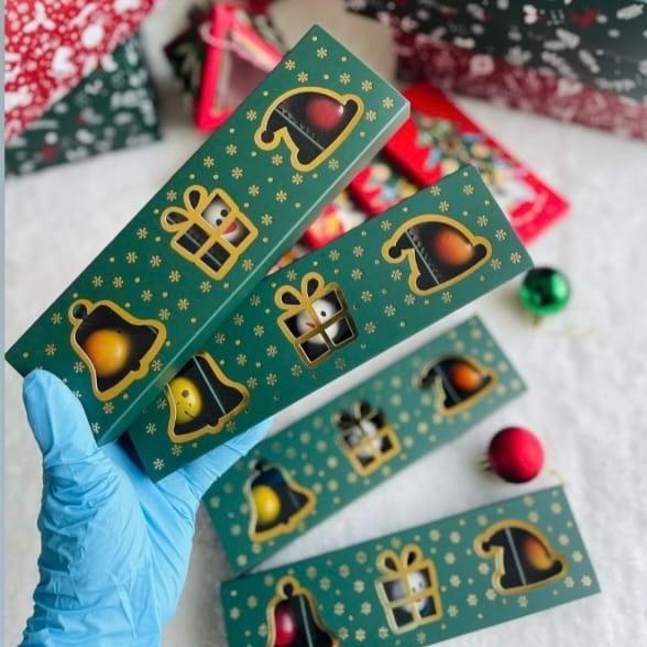 5 Bölmeli Yılbaşı Tema-Gold Yaldız Bonbon Çikolata Kutusu — galeri görseli