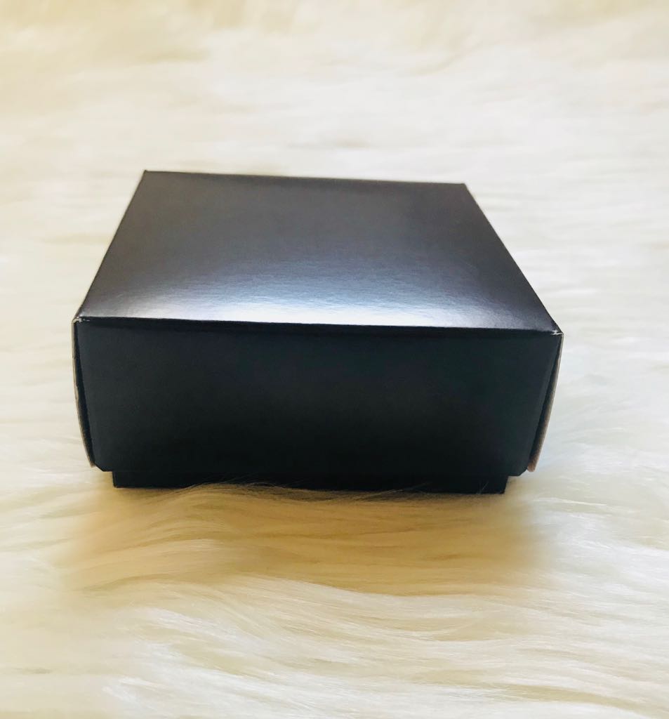 8x8x3,5 Karton Kutu — galeri görseli