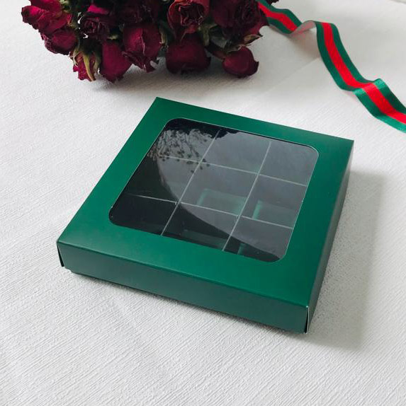 9 Bölmeli Pencereli Bonbon Çikolata Kutusu — galeri görseli