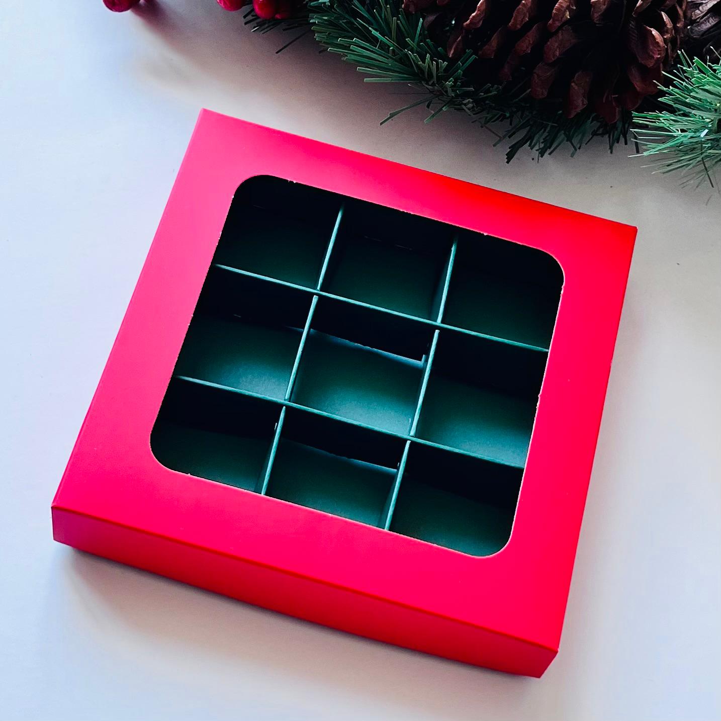 9 Bölmeli Pencereli Bonbon Çikolata Kutusu Yılbaşı — galeri görseli