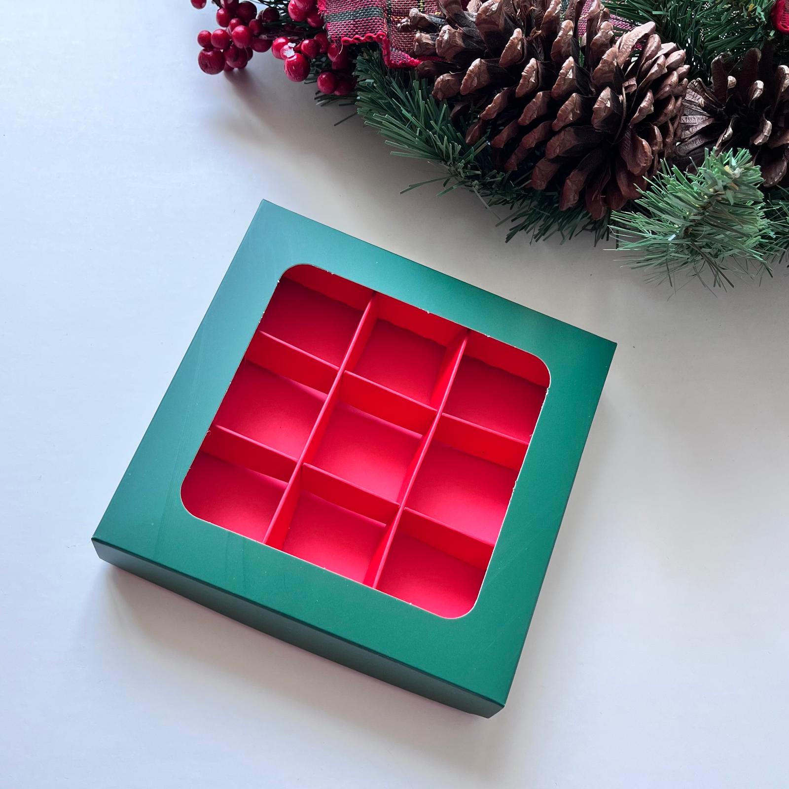 9 Bölmeli Pencereli Bonbon Çikolata Kutusu Yılbaşı — galeri görseli
