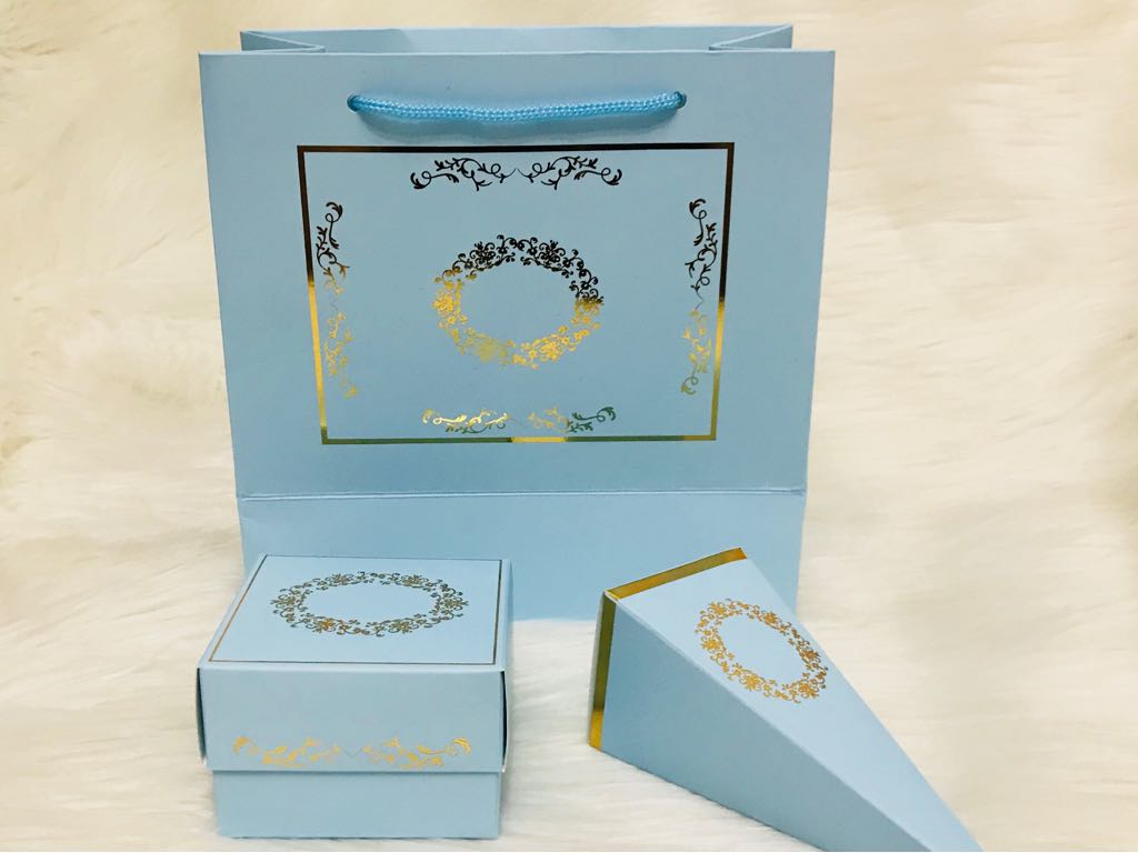 Karton Çanta Mavi Gold Yaldız Desen — galeri görseli